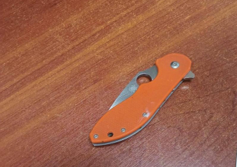 Следователи показали нож, которым воронежец зарезал своего внезапного обидчика