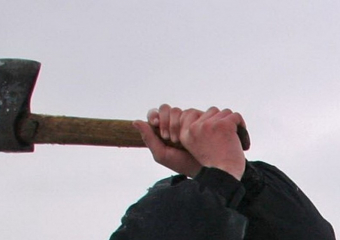 За убийство матери топором житель Воронежской области ответит в суде