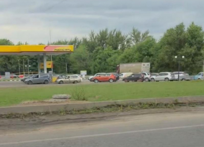 Очереди за бензином показали на видео в Воронежской области