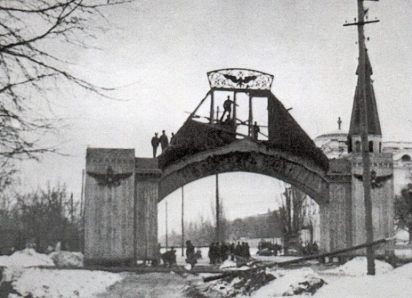 Выкололи глаза портрету Николая II: как воронежцы встретили Февральскую революцию