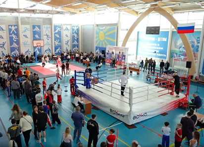 Секрет спортивного успеха раскрыл чемпион мира Вадим Часовских на соревнованиях по кикбоксингу в Семилуках 