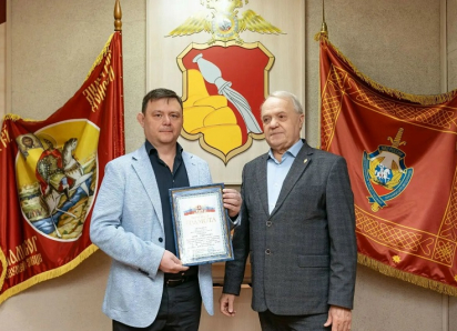 Легендарный начальник главка наградил директора «Горэлектросеть-Воронеж»