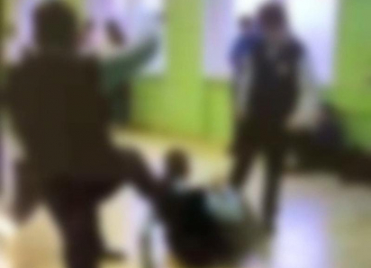 «Завуч сказала, пусть даёт сдачи»: опубликовано видео издевательства над школьником в Воронеже
