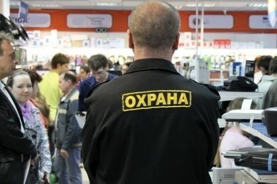 Под Воронежем пьяный молодой человек устроил потасовку с охранником магазина