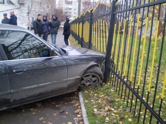 В Воронеже на Московском проспекте семерка сбила пешехода и снесла ограждение