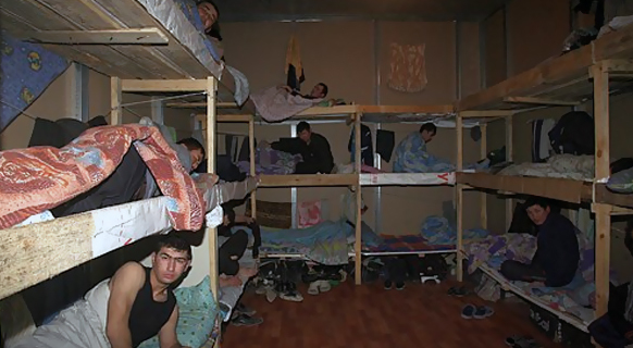 Хозяйка частного дома прописала у себя шесть граждан из Средней Азии в Воронеже