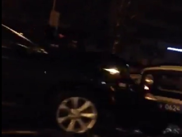 Lexus протаранил полицейский «козел» во время погони в Воронеже