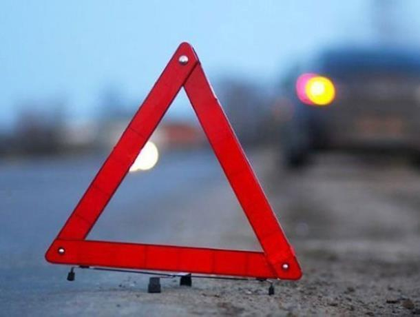 Пассажирка ВАЗ скончалась после столкновения с грузовиком в Воронежской области