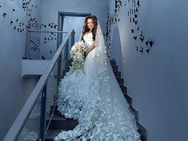 Фантастическим платьем похвасталась невеста из Воронежа