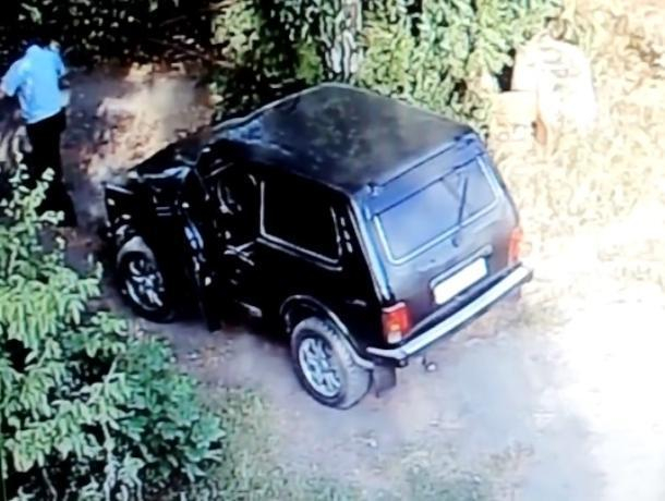 Скромное уничтожение шлагбаума попало на видео в Воронеже