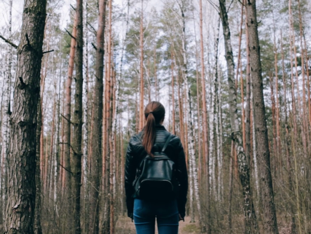Жительница Воронежа предупредила о хватающем за зад извращенце в лесу