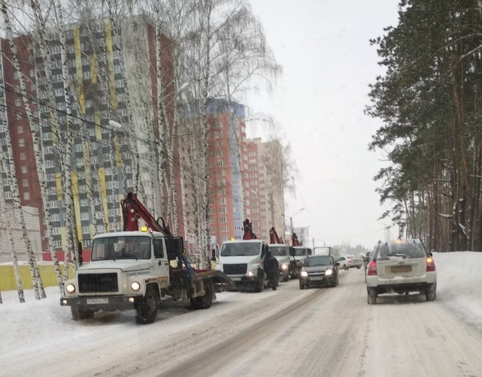 Вышедшие на охоту в Воронеже эвакуаторы поссорили пешеходов и водителей