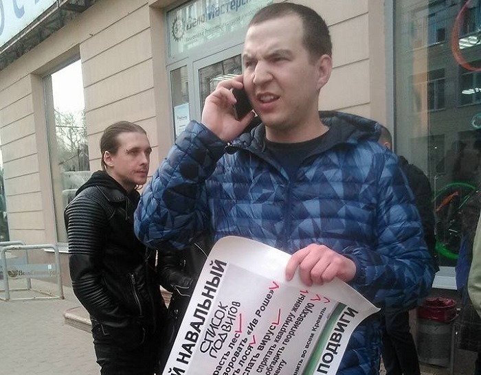 Укушенный сторонниками Навального младоединоросс пришёл на открытие воронежского штаба с гранатой
