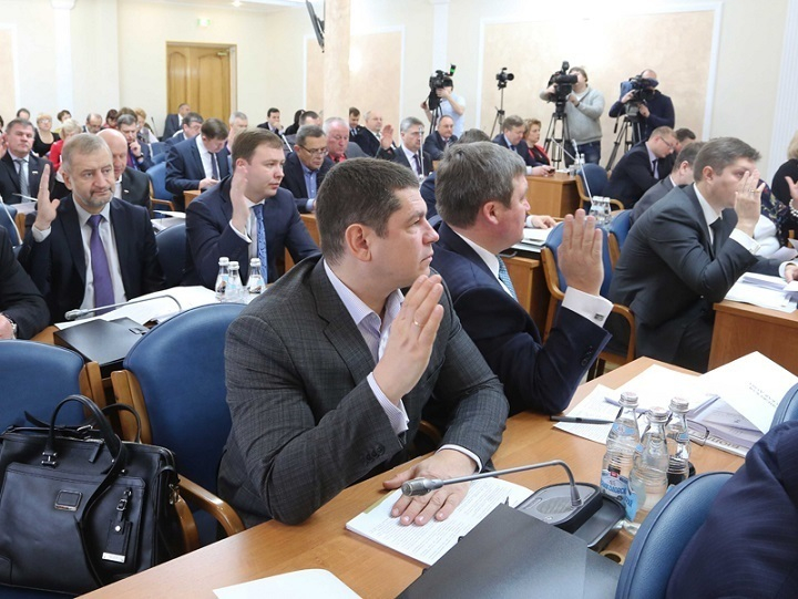 Депутаты Воронежской гордумы единогласно признали власть строителей