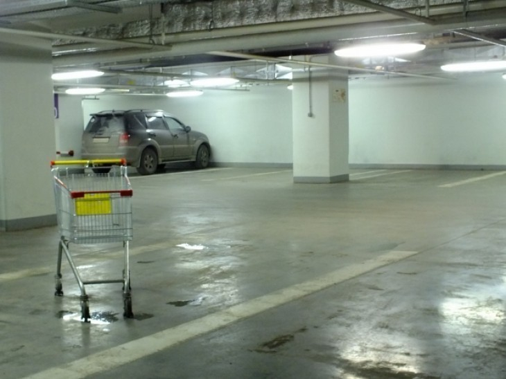 В Воронеже автолюбители не хотят парковаться на подземной парковке «Галереи Чижова»