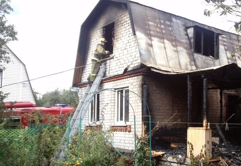 93-летний пенсионер погиб во время пожара на даче под Воронежем