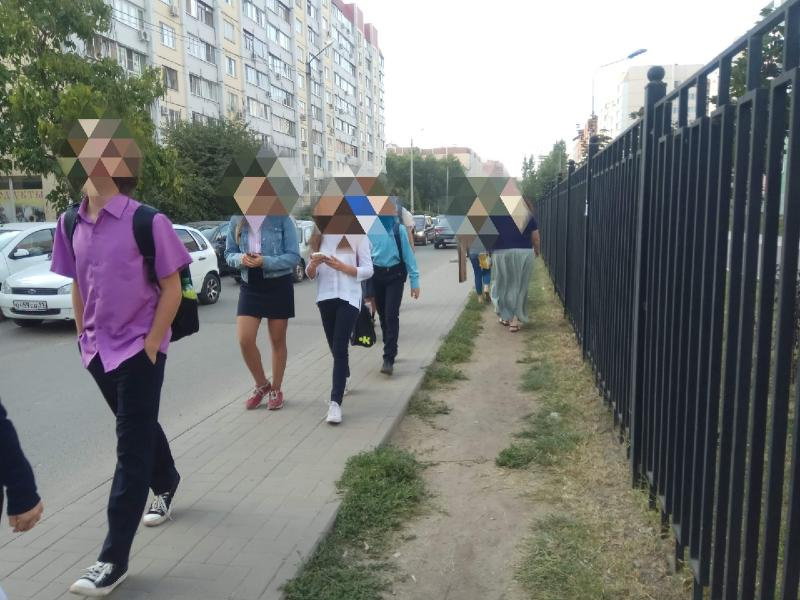 Воронежцы молят о безопасном тротуаре у школы №101