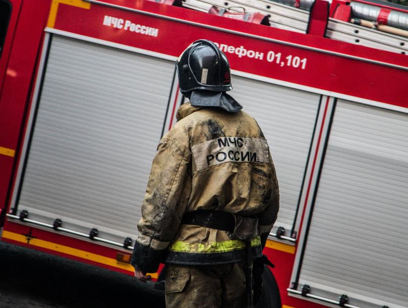 Пожарный пострадал при тушении огня в Воронежской области