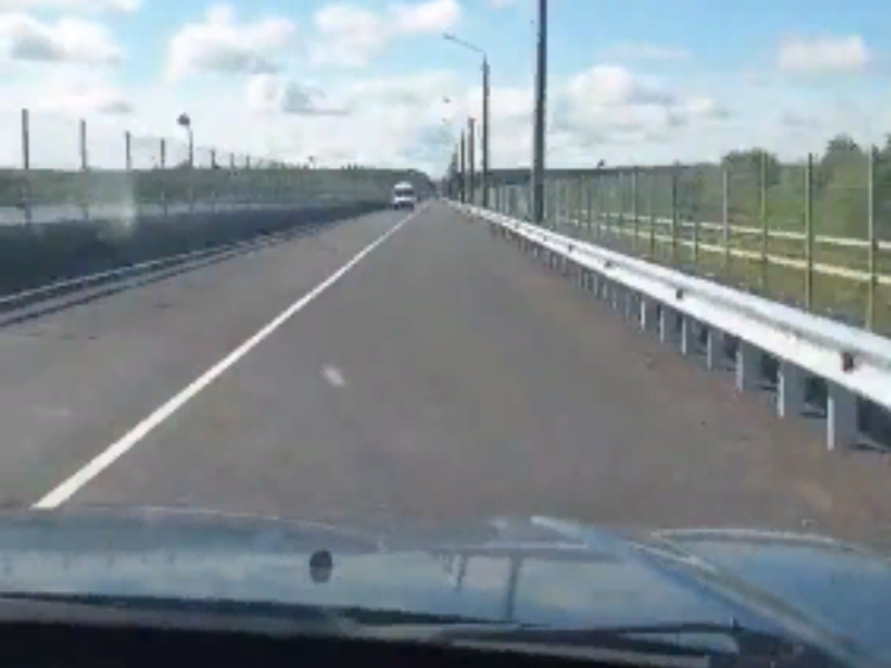 Прелести свежеотремонтированного моста через водосброс Воронежской плотины показали от первого лица
