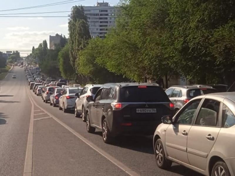 Огромная пробка парализовала улицу 9 Января в Воронеже