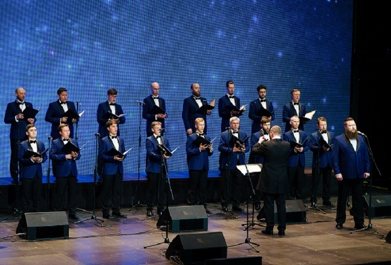 Монастырский хор довел зрителей до слез исполнением военных песен в Воронеже