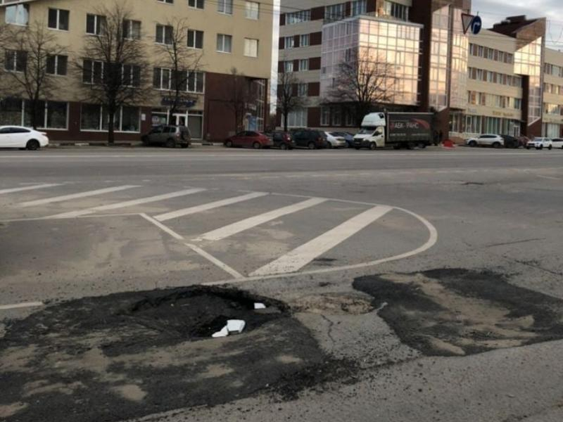 Однодневный ремонт дороги показали на фото в Воронеже