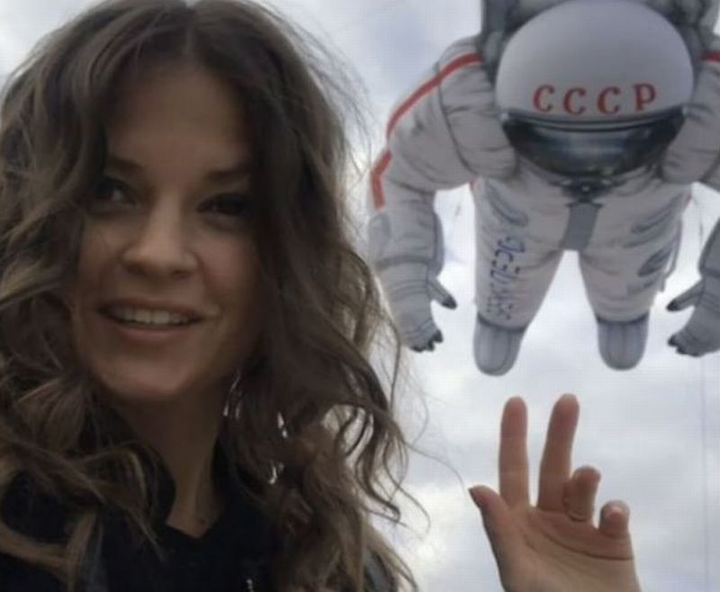 Блогерша из Воронежа, кормившая кошку черной икрой, собралась в «космос»