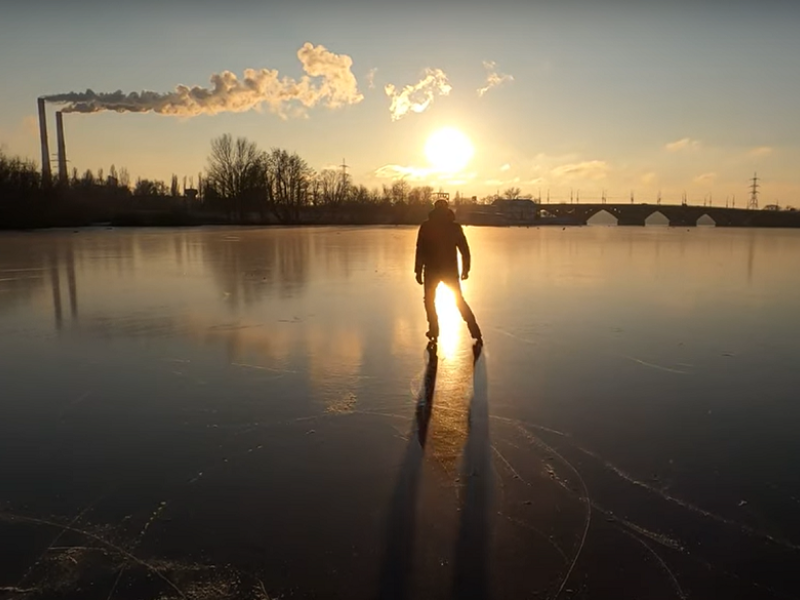 Воронежцам разрешили гулять по льду на водохранилище