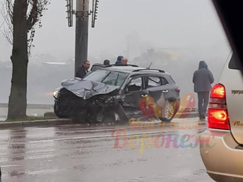 Трехкилометровая пробка образовалась из-за массового ДТП на мосту в Воронеже