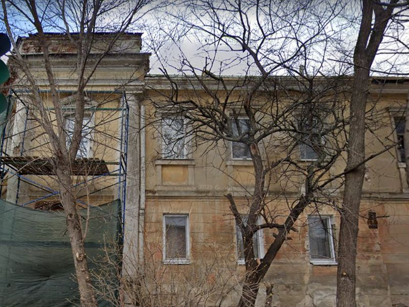 На 100 тыс рублей попала УК за исчезнувшие карнизы исторического дома в Воронеже