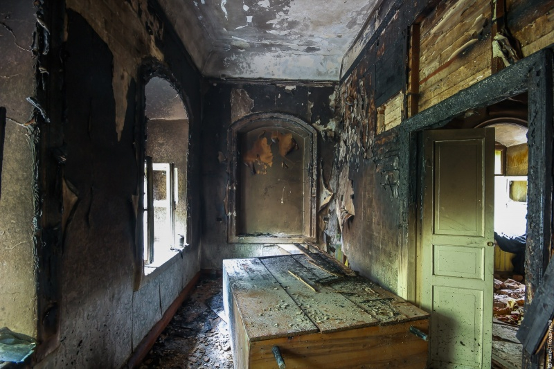 Последствия пожара в самом старом доме Воронежа показали на снимках