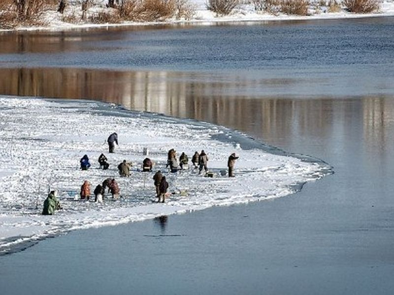 Почти река. Почти растаявшая река. Дон растаял. Когда оттаивает реки Дон.