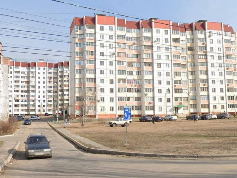 Тело 53-летнего мужчины обнаружили рядом с многоэтажкой в Воронеже