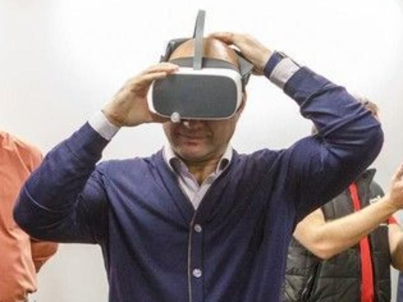 Модными VR-очками и женой-мультимиллионером похвастался единоросс Григорий Чуйко