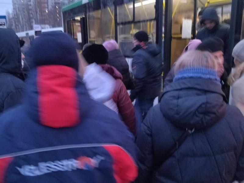 Экстренная высадка пассажиров произошла в час пик в Воронеже