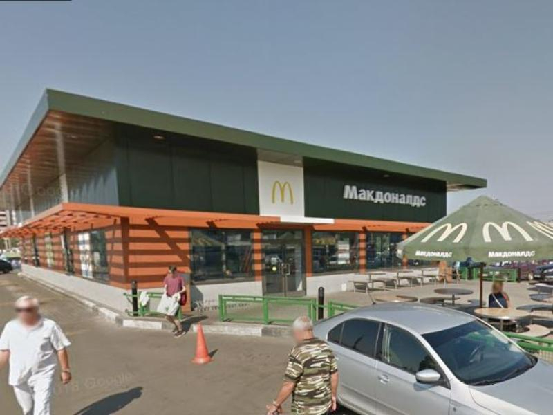 Труп мужчины нашли у «Макдоналдса» в Воронеже