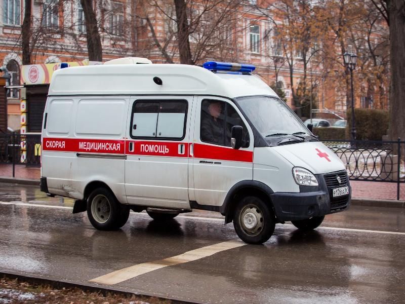 Окровавленный мужчина найден в подъезде дома в Воронеже