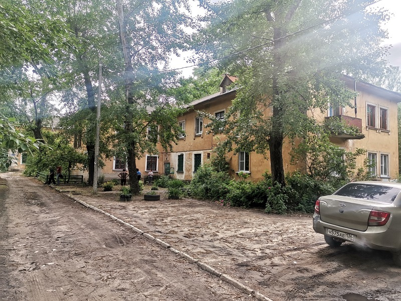 Ветхую двухэтажку с обрушившимся чердаком расселят в Воронеже