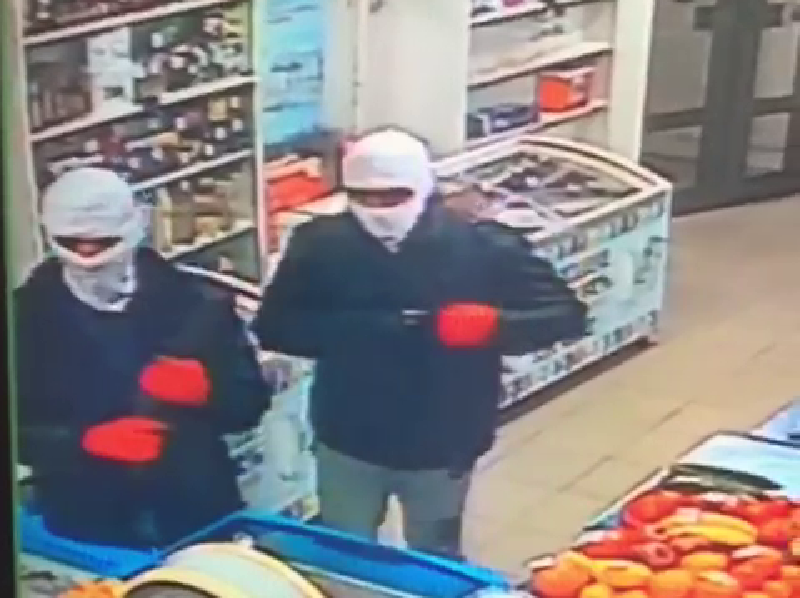 Грабители в масках ответят в суде за разбой в воронежском магазине