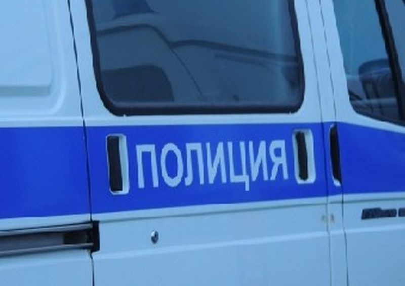 Под Воронежем рабочий на КамАЗе с краном повредил две цистерны с горючим