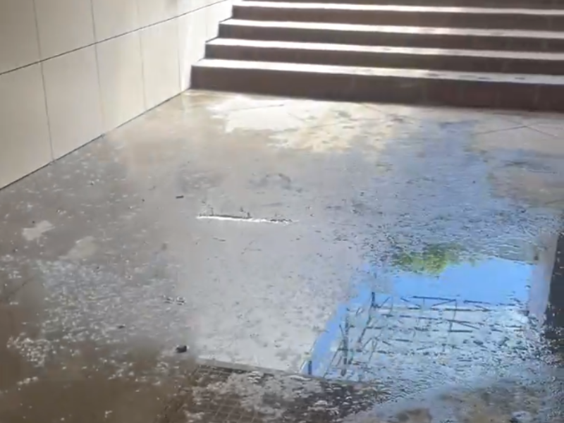 Последствия потопа в подземном переходе на Волгоградской показали на видео