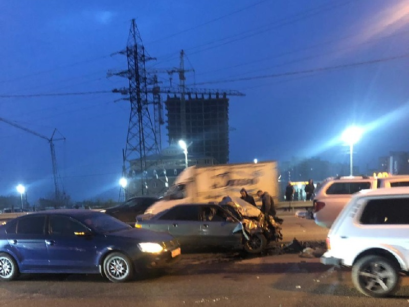 В массовом ДТП на окружной дороге Воронежа пострадали два человека