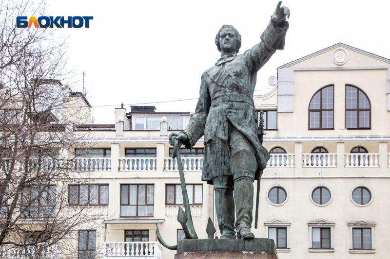 Фото памятник петру 1 в воронеже