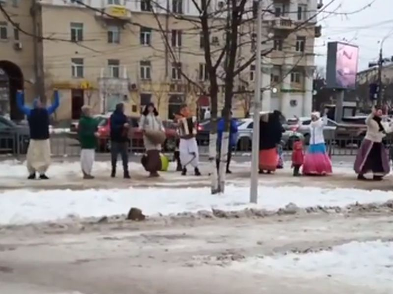 Безудержное веселье кришнаитов заметили в центре Воронежа