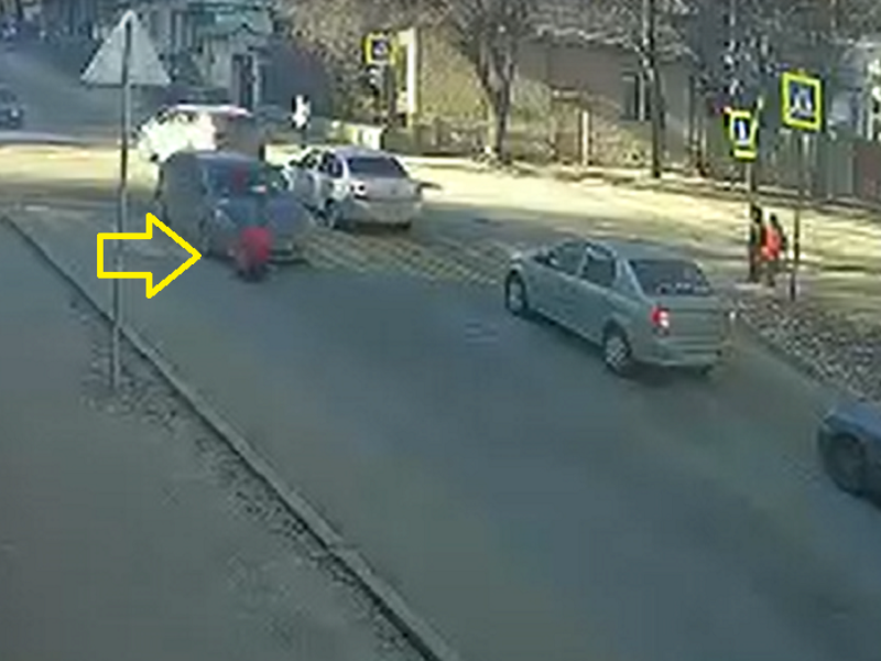 Машина сбила ребенка, перебегающего дорогу в центре Воронежа