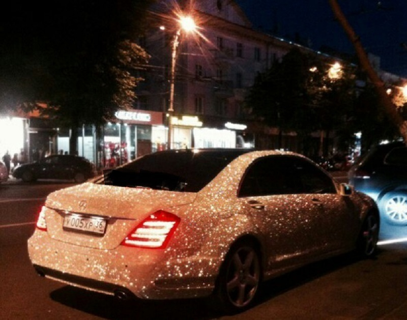 Бриллиантовый Mercedes принцессы сняли в центре Воронежа