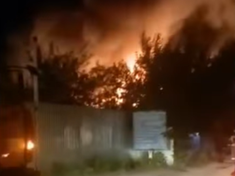 Опубликованы страшные кадры мощного пожара в Воронеже