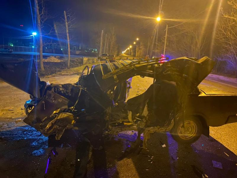 Ужасные последствия лобового столкновения двух автомобилей показали в Воронеже