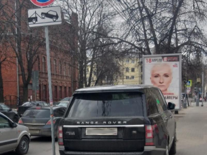 Воронежца на Range Rover дважды оштрафовали после фото в интернете