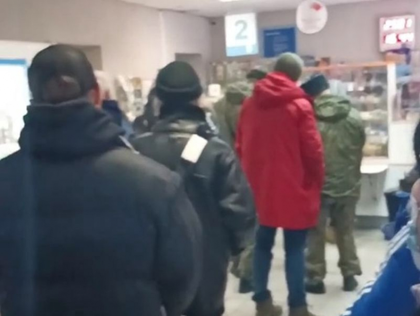 «Почтовое отделение на Шишкова, работают два сотрудника»: воронежцы жалуются на невозможность получения посылок 